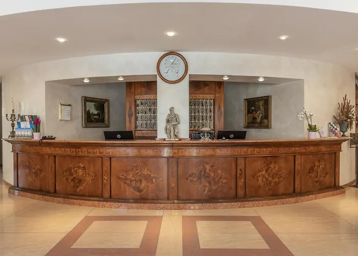 米开朗基罗酒店 萨索洛