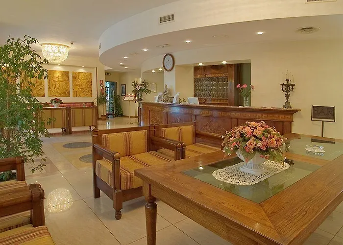 米开朗基罗酒店 4* 萨索洛