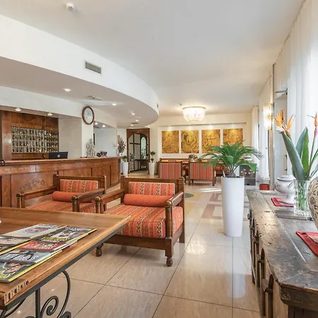 ホテル Michelangelo 4*