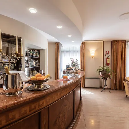 Michelangelo ホテル 4*