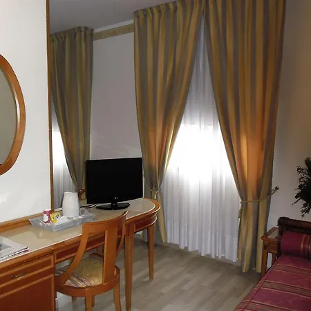 ホテル Michelangelo サッスオーロ