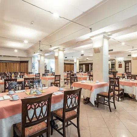 ホテル Michelangelo 4*