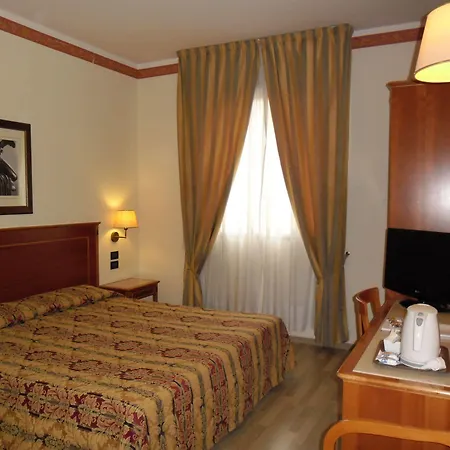 Michelangelo ホテル 4*