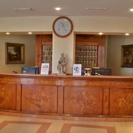 Michelangelo ホテル 4*